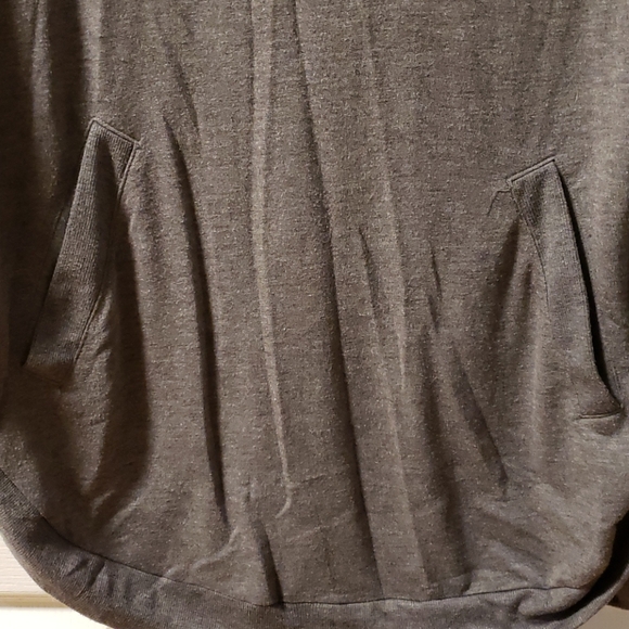 5/$20🕸 cowl neck pocket shirt - Picture 3 of 5